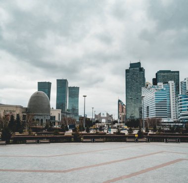 Genel Müdürlük Kazakistan'ın Astana Nur Otan parti üzerinde yükseltilmiş panoramik şehir manzaralı