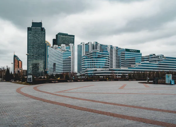 Verhoogde panoramisch Stadszicht over het hoofdkwartier van de partij Otan Nur in Astana in Kazachstan — Stockfoto