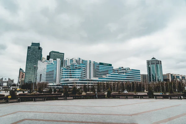 Verhoogde panoramisch Stadszicht over het hoofdkwartier van de partij Otan Nur in Astana in Kazachstan — Stockfoto