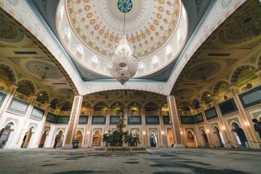 Hazreti Sultan Cami ibadethane Astana Kazakistan içinde