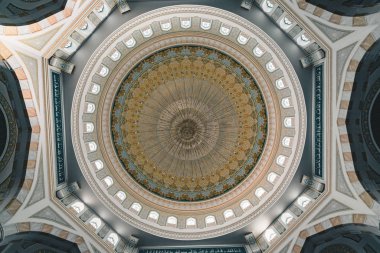 Hazreti Sultan Cami ibadethane Astana Kazakistan içinde