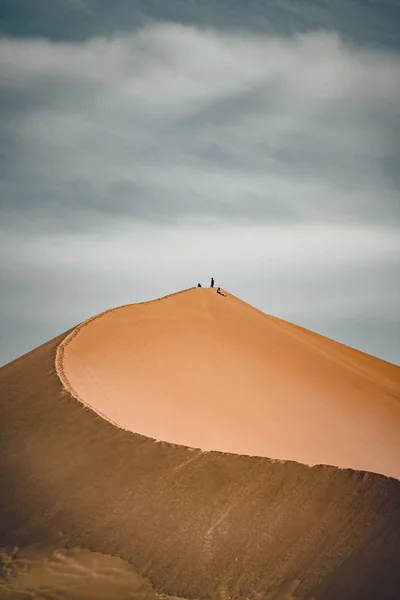 Sand dunes under blue sky. Sahara Desert, Previously, village houses transferred due to sands movement. — Stock Photo, Image