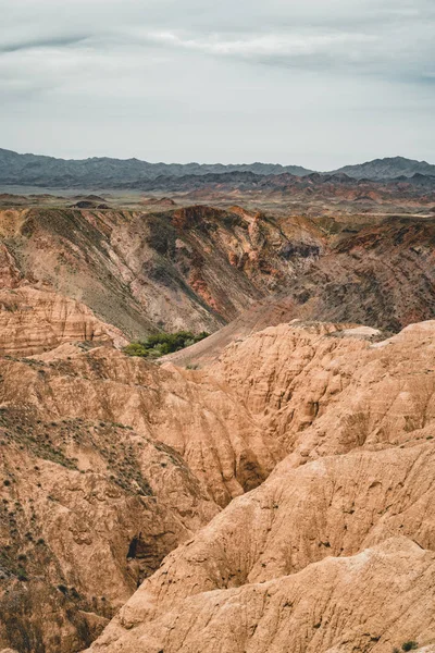 Cañón Zhabyr Cañón amarillo en el Parque Nacional Charyn, Kazajstán —  Fotos de Stock