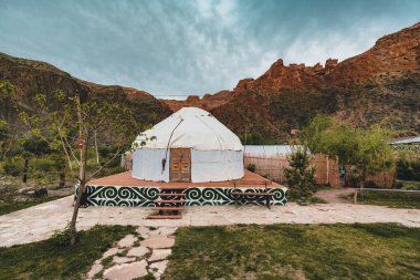 Yurt kampı Grand Çarın Kanyonu Milli Parkı'nda Kazakistan.