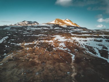 Boş Gölü büyük bir volkanik dağ Snaefellsjokull mesafe, Reykjavik, İzlanda Hava uçak fotoğrafı.