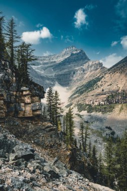 Mount eyer ve göl Agnes. Banff Ulusal Parkı içinde çekilen fotoğraf,