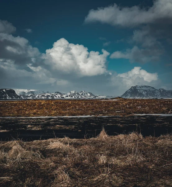 Utcai autópálya körgyűrű No.1-Izland felé hegyi kilátással. Déli oldalán ha az ország. — Stock Fotó
