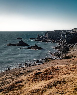 Tipik İzlanda gündoğumu günbatımı cliff manzara Arnarstapi alanda Snaefellsnes Yarımadası'nda İzlanda