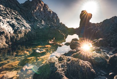 Djupalonssandur güneş yıldız ya da siyah lav Pearl Beach İzlanda Snaefellsnes Yarımadası.