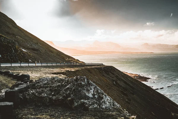 Utcai autópálya körgyűrű No.1 Snaefellsnes West Izlandon, a hegy irányába. Nyugati oldalán ha az ország. — Stock Fotó