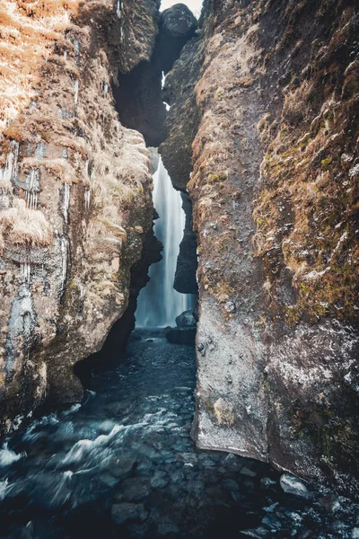 Perfecta vista de la famosa cascada de Gljufrabui. Localización Seljalandsfoss fall, Islandia, Europa. Imagen escénica de la atracción turística popular. Concepto de destino de viaje. Descubre la belleza de la tierra . — Foto de Stock