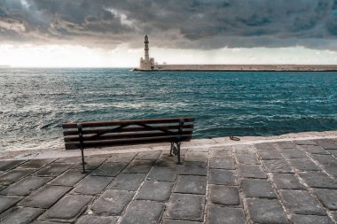 Panorama Venedik Limanı waterfront ve deniz feneri eski Hanya limanında günbatımı, Crete, Yunanistan