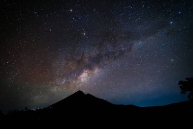 Gece gökyüzü Samanyolu Mount Rinjani Lombok Endonezya
