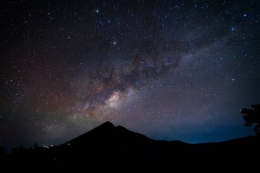Gece gökyüzü Samanyolu Mount Rinjani Lombok Endonezya