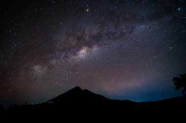 Gece gökyüzü Samanyolu Mount Rinjani Lombok Endonezya
