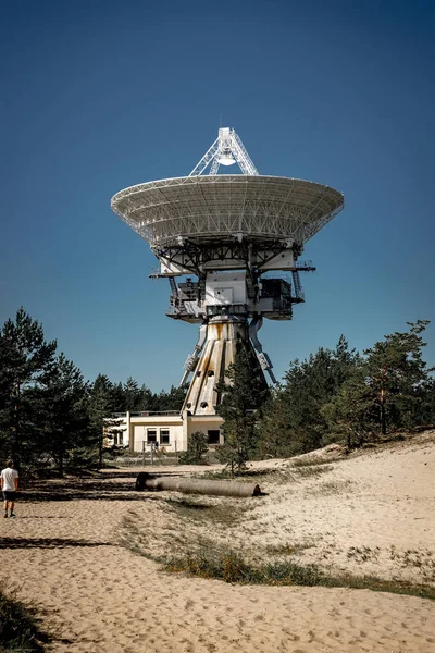 A huge soviet radio telescope near abandoned military town Irbene in Latvia. Former super-secret Soviet Army space spying object.Now largest radio telescope in northern Europe and the worlds eighth — Stock Photo, Image