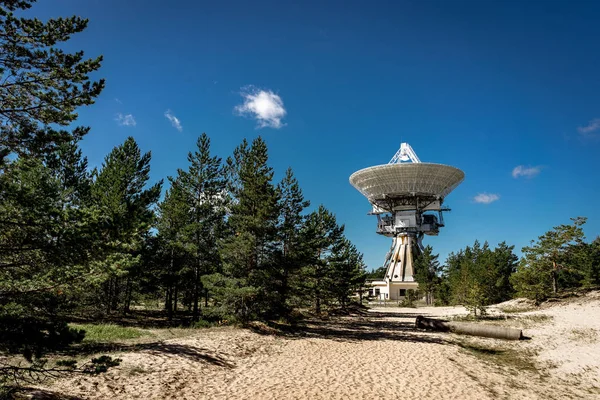 A huge soviet radio telescope near abandoned military town Irbene in Latvia. Former super-secret Soviet Army space spying object.Now largest radio telescope in northern Europe and the worlds eighth — Stock Photo, Image