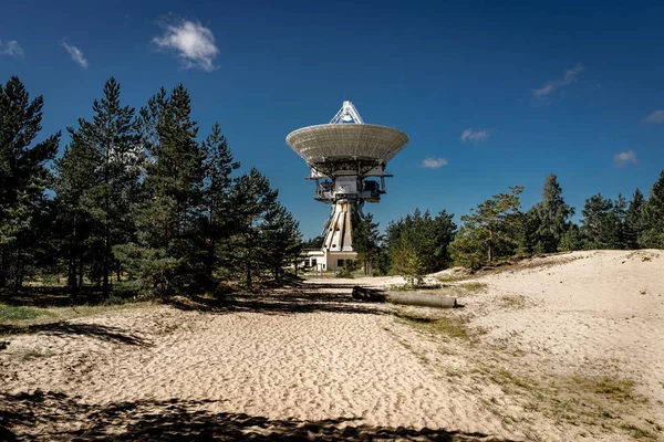 A huge soviet radio telescope near abandoned military town Irbene in Latvia. Former super-secret Soviet Army space spying object.Now largest radio telescope in northern Europe and the worlds eighth — Stock Photo, Image