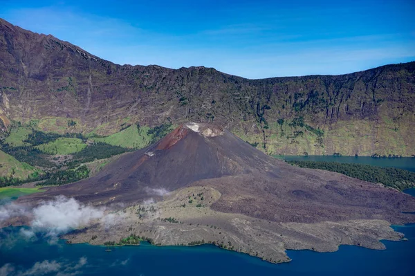 Vulkán kráter tó a Mount Rinjani Lombok, Indonézia — Stock Fotó