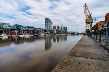 Uzun süreli pozlama Modern liman Puerto Madero bölgesinde Bueno