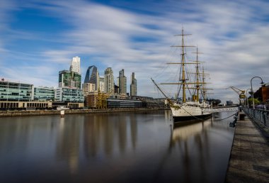 Uzun süreli pozlama Modern liman Puerto Madero bölgesinde Bueno
