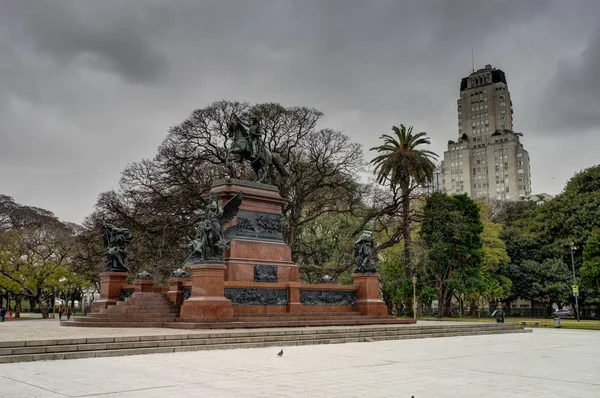 Parc avec gratte-ciel Paysage urbain Buenos Aires Argentine — Photo