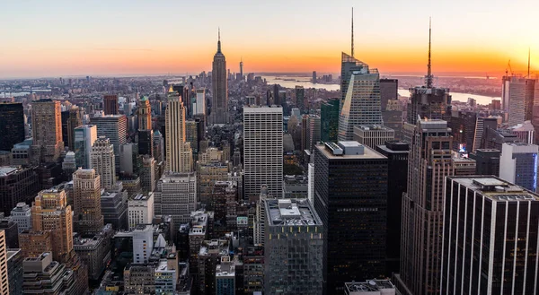 Edificio New York Skyline Manhatten Cityscape Empire State desde la cima de la puesta de sol de Rock — Foto de Stock