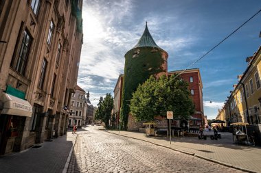 Riga, Letonya, Ağustos 2018 - dar başkenti ve en büyük şehri Letonya, bir büyük ticari, kültürel, tarihi ve turistik merkezi Baltık Bölgesi old Riga Ortaçağ Caddesi