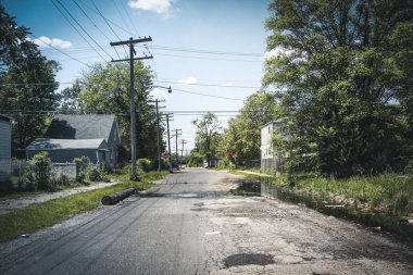 Detroit, Michigan, Mayıs, 2018: Terk edilmiş ve hasarlı tek aile ev şehir Detroit yakınlarında.