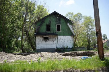 Detroit, Michigan, Mayıs, 2018: Terk edilmiş ve hasarlı tek aile ev şehir Detroit yakınlarında.