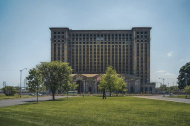 Detroit, Michigan, Amerika Birleşik Devletleri - Ekim 2018: eski Michigan Merkez İstasyonu Detroit'te büyük tren depo 1914-1988 yılları olarak bina bir görünüm.