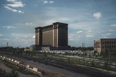 Detroit, Michigan, Amerika Birleşik Devletleri - Ekim 2018: eski Michigan Merkez İstasyonu Detroit'te büyük tren depo 1914-1988 yılları olarak bina bir görünüm.