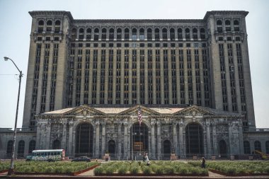 Detroit, Michigan, Amerika Birleşik Devletleri - Ekim 2018: eski Michigan Merkez İstasyonu Detroit'te büyük tren depo 1914-1988 yılları olarak bina bir görünüm.