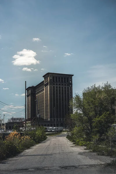 Detroit, michigan, united states - Oktober 2018: ein Blick auf das alte michigan central station building in detroit, das von 1914 - 1988 als großes Eisenbahndepot diente. — Stockfoto