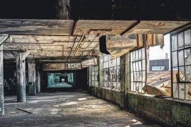 Detroit'te terk edilmiş Fisher araba fabrikası fabrika iç görünümü. Terk edilmiş ve o zamandan beri boş bitkidir.