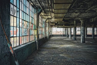 Detroit'te terk edilmiş Fisher araba fabrikası fabrika iç görünümü. Terk edilmiş ve o zamandan beri boş bitkidir.