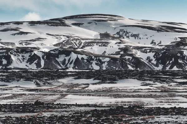 雪の山の中で Hekla に近い高原の美しいアイスランド ブルー湖. — ストック写真