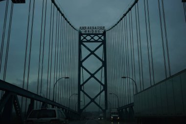 Detroit, Michigan, 07 Mart 2019: Kanada Amerika Birleşik Devletleri Detroits Ambassador Bridge ayıran.