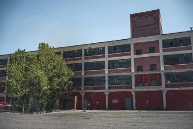 Detroit, Michigan'da terk edilmiş Fabrikası'nın dış. Büyük ıssız yapı.