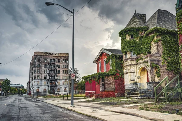 Detroit, Michigan, USA - mars 09 2018: vy över Temple Street med Temple Hotel i borsten Park och Midtown i Detroit i Michigan, Usa. Detroit är den största och folkrikaste staden i U — Stockfoto