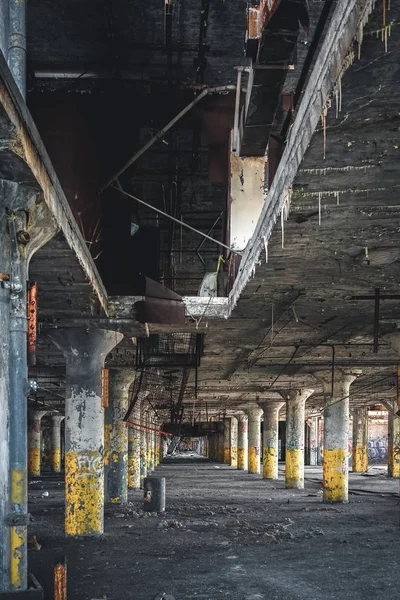 Detroit, Michigan, Stati Uniti - 18 ottobre 2018: Veduta della Fisher Body Plant abbandonata a Detroit. La Fisher Body Plant si estende su più isolati della città e misura a 3,5 milioni di piedi quadrati — Foto Stock