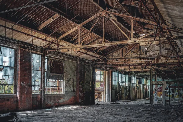 Detroit, Michigan, United States - October 18 2018: View of the abandoned Fisher Body Plant in Detroit. The Fisher Body Plant sprawls multiple city blocks and measures in at 3.5 million square feet — Stock Photo, Image