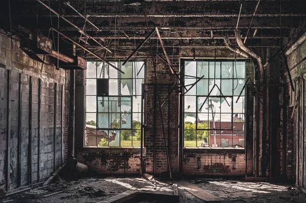 Detroit, Michigan, États-Unis - 18 octobre 2018 : Vue de l'usine abandonnée de Fisher Body à Detroit. Fisher Body Plant s'étend sur plusieurs blocs de ville et mesure 3,5 millions de pieds carrés — Photo