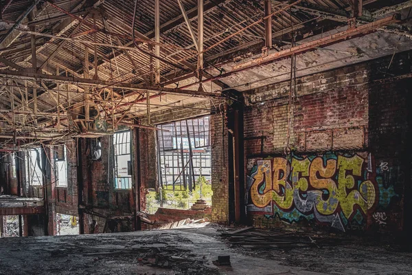 Detroit, Michigan, États-Unis - 18 octobre 2018 : Vue de l'usine abandonnée de Fisher Body à Detroit. Fisher Body Plant s'étend sur plusieurs blocs de ville et mesure 3,5 millions de pieds carrés — Photo