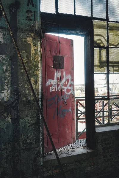 Detroit, Michigan, United States - October 18 2018: View of the abandoned Fisher Body Plant in Detroit. The Fisher Body Plant sprawls multiple city blocks and measures in at 3.5 million square feet — Stock Photo, Image