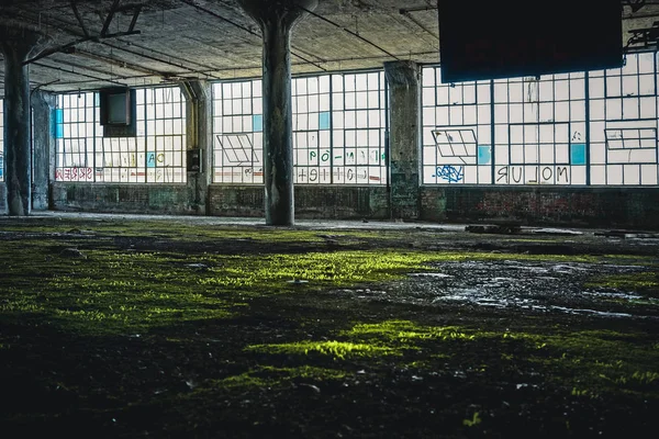 Detroit, Michigan, Estados Unidos - 18 de outubro de 2018: Vista da abandonada Fisher Body Plant em Detroit. O Fisher Body Plant se espalha por vários blocos da cidade e mede em 3,5 milhões de pés quadrados — Fotografia de Stock