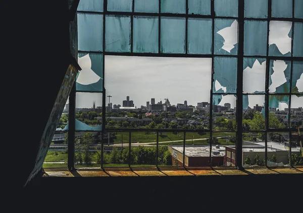 Detroit, Michigan, Spojené státy - 18 října 2018: pohled opuštěného závodu tělo Fisher v Detroitu. Těla rostlin Fisher se rozkládá několik městských bloků a opatření v 3,5 milionů čtverečních stop — Stock fotografie