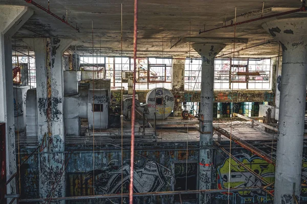 Detroit, Michigan, Estados Unidos - 18 de octubre de 2018: Vista de la abandonada Fisher Body Plant en Detroit. La Fisher Body Plant extiende varias manzanas de la ciudad y mide 3,5 millones de pies cuadrados —  Fotos de Stock