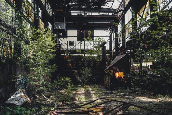 Detroit, Michigan, Estados Unidos - 18 de outubro de 2018: Vista da Fábrica de Ferro Cinzento abandonada em Detroit. Detroit Gray Iron Foundry foi uma das várias empresas de fundição localizadas ao longo da frente da água — Fotografia de Stock