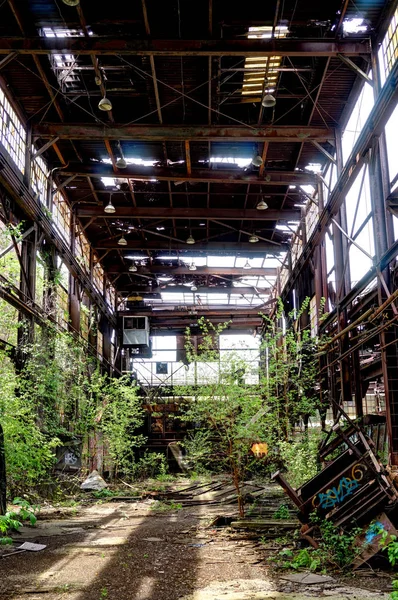 디트로이트, 미시간, 미국-10 월 18 2018: 디트로이트에서 버려진된 회색 철 공장 보기 디트로이트 회색 철 주조 물 앞에 위치한 여러 주조 회사 중 하나 였다 — 스톡 사진